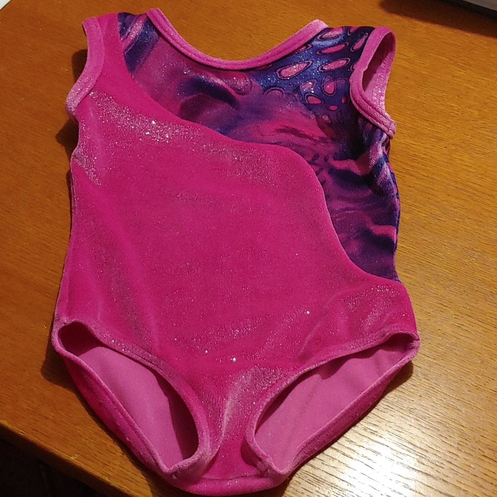 Girl sleevesless leotard